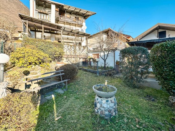 casa indipendente in vendita a Cesara in zona Colma