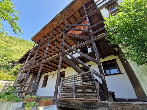 casa indipendente in vendita a Cesara in zona Colma