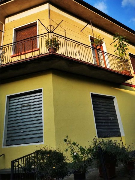 casa indipendente in vendita a Cesara in zona Colma