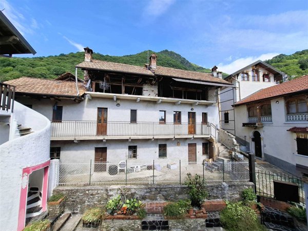 casa indipendente in vendita a Cesara in zona Colma