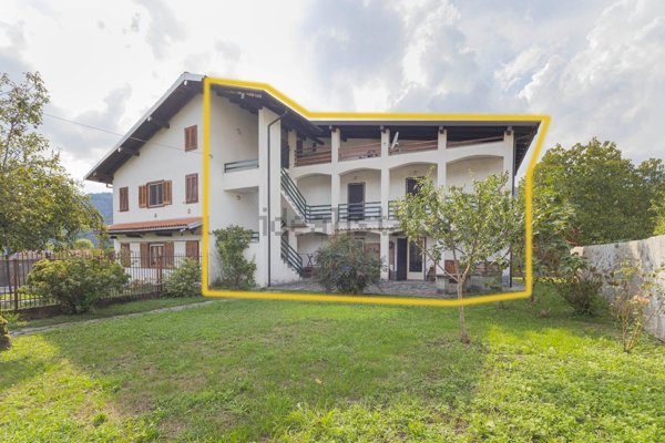 casa indipendente in vendita a Cesara in zona Grassona
