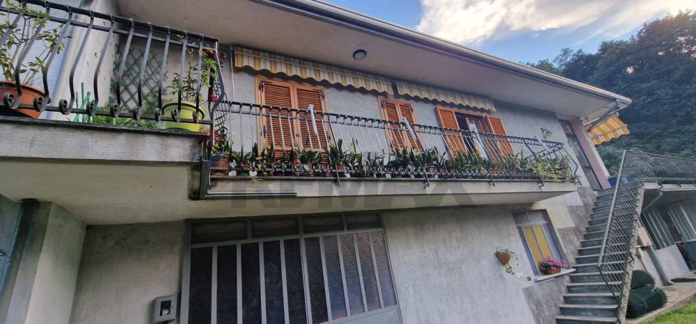 casa indipendente in vendita a Cesara in zona Colma