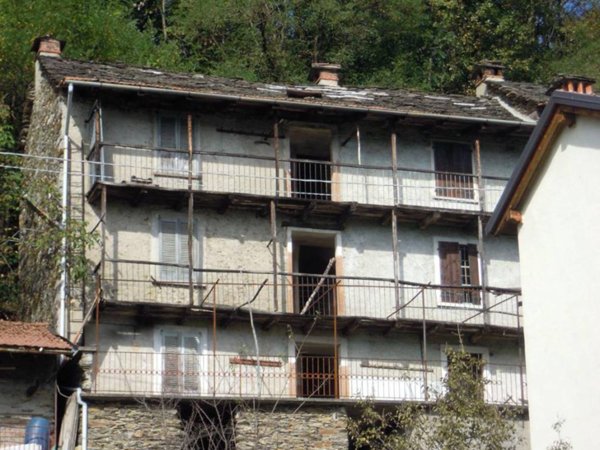 casa indipendente in vendita a Cossogno