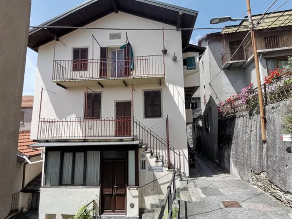 casa indipendente in vendita a Cossogno in zona Ungiasca