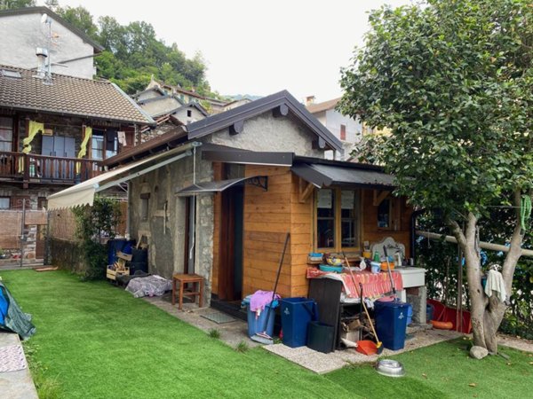 casa indipendente in vendita a Cossogno