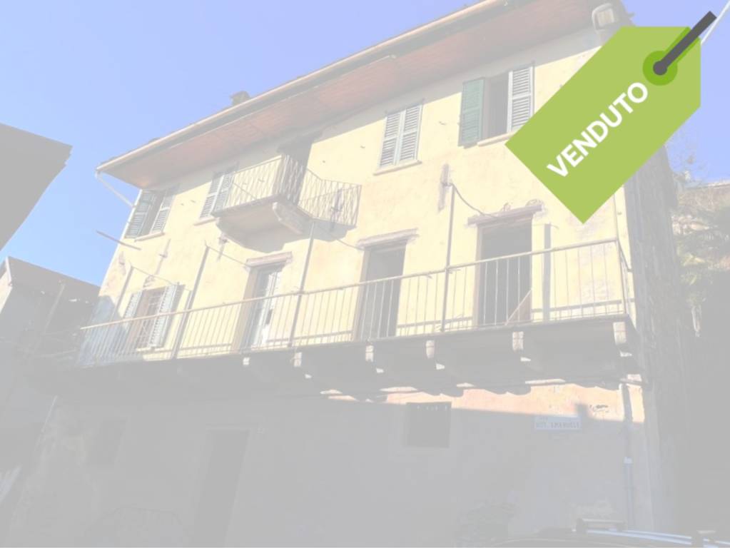 casa indipendente in vendita a Cossogno in zona Ungiasca