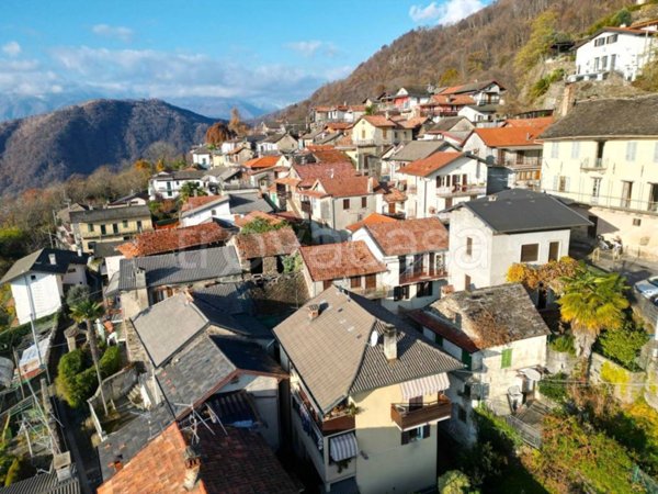 casa indipendente in vendita a Cossogno in zona Ungiasca