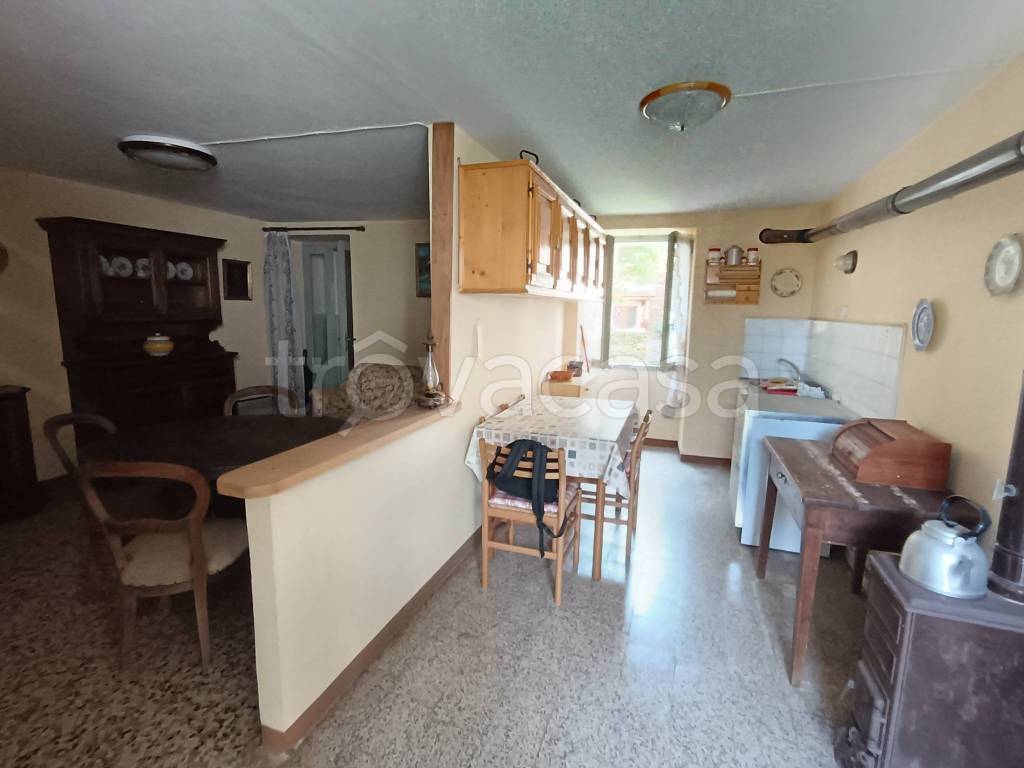 casa indipendente in vendita a Cossogno in zona Ungiasca