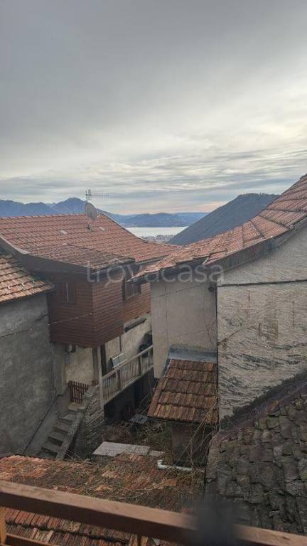 casa indipendente in vendita a Cossogno in zona Ungiasca