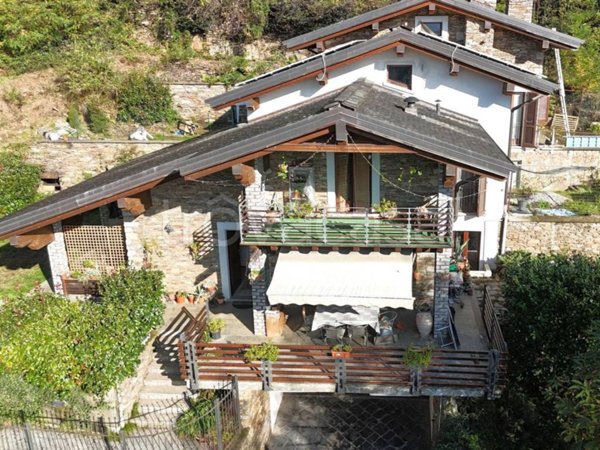 casa indipendente in vendita a Cossogno