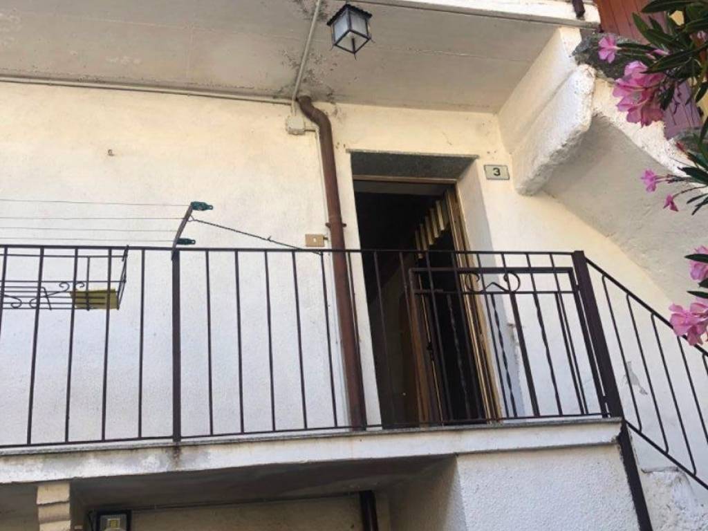 casa indipendente in vendita a Cossogno