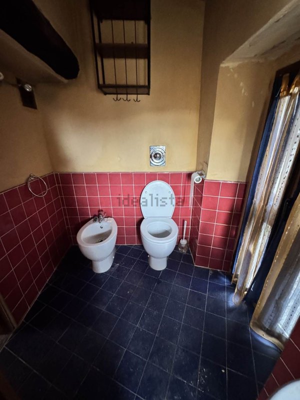 casa indipendente in vendita a Cossogno in zona Ungiasca