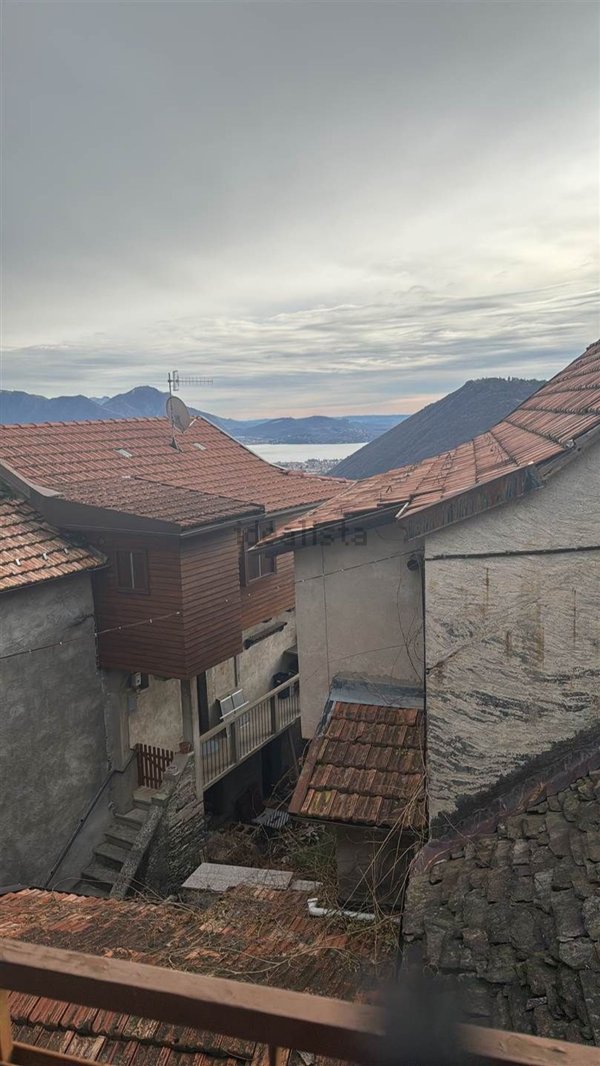 casa indipendente in vendita a Cossogno in zona Ungiasca