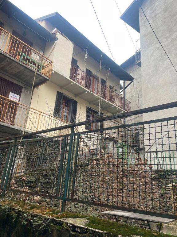 casa indipendente in vendita a Cossogno in zona Ungiasca