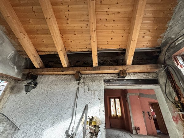 casa indipendente in vendita a Cossogno in zona Ungiasca