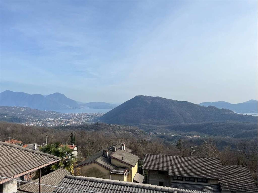 casa indipendente in vendita a Cossogno in zona Ungiasca