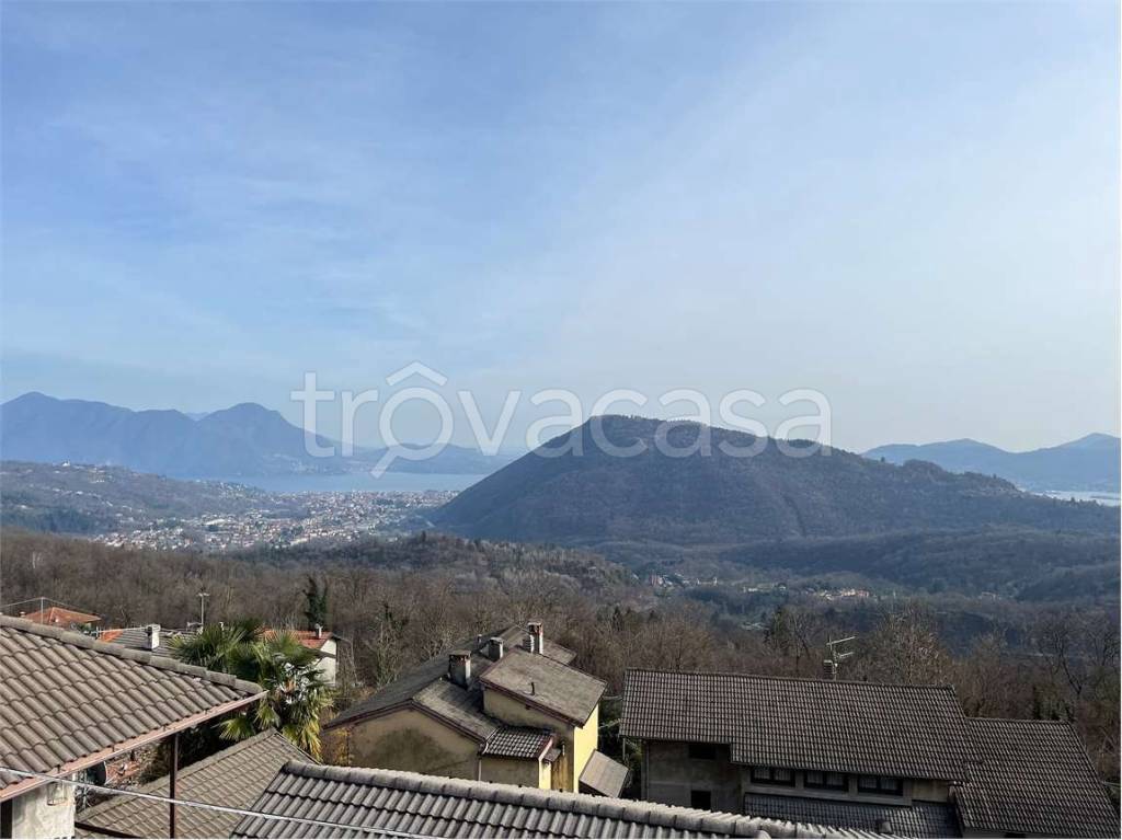 casa indipendente in vendita a Cossogno in zona Ungiasca