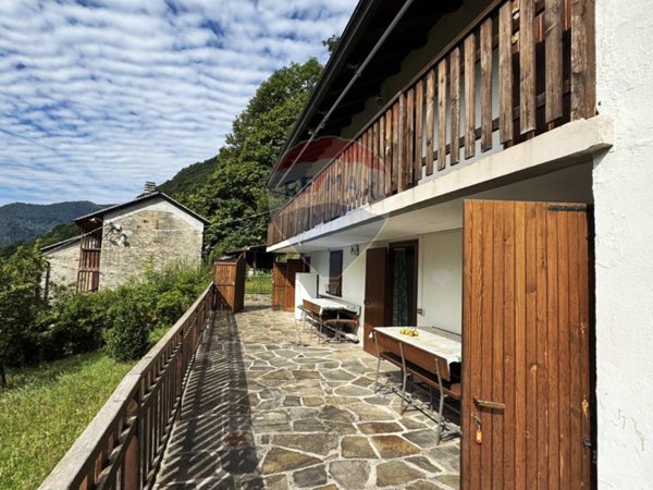 casa indipendente in vendita a Cossogno