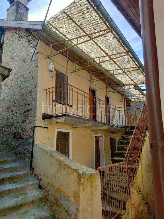 casa indipendente in vendita a Cossogno