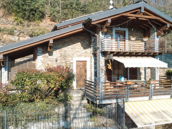 casa indipendente in vendita a Cossogno