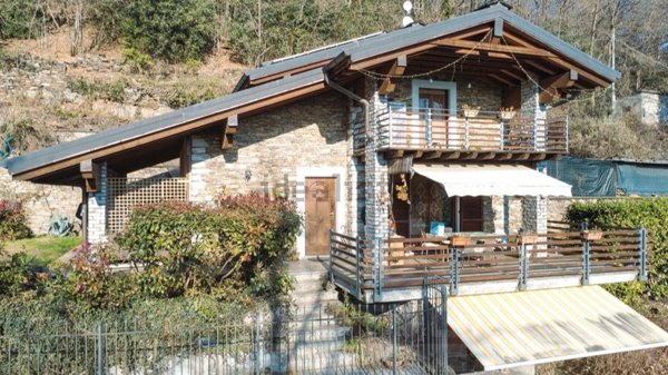casa indipendente in vendita a Cossogno