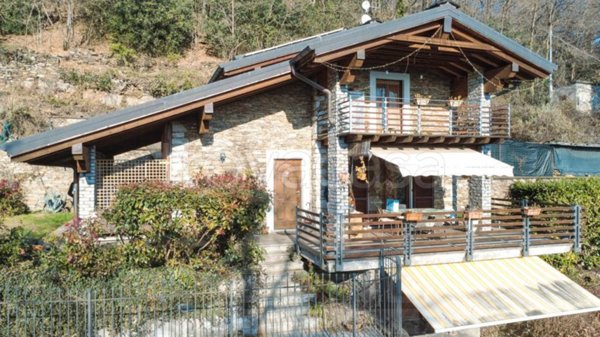 casa indipendente in vendita a Cossogno in zona Ungiasca