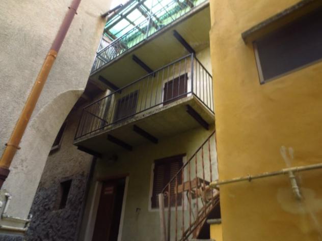 casa indipendente in vendita a Cossogno in zona Ungiasca