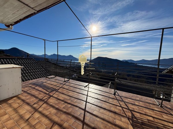 appartamento in vendita a Cossogno in zona Ungiasca