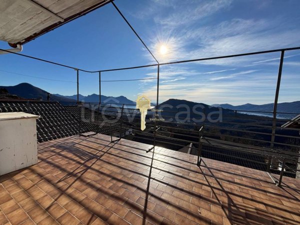 casa indipendente in vendita a Cossogno in zona Ungiasca