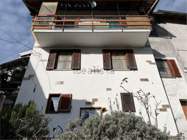 casa indipendente in vendita a Cossogno