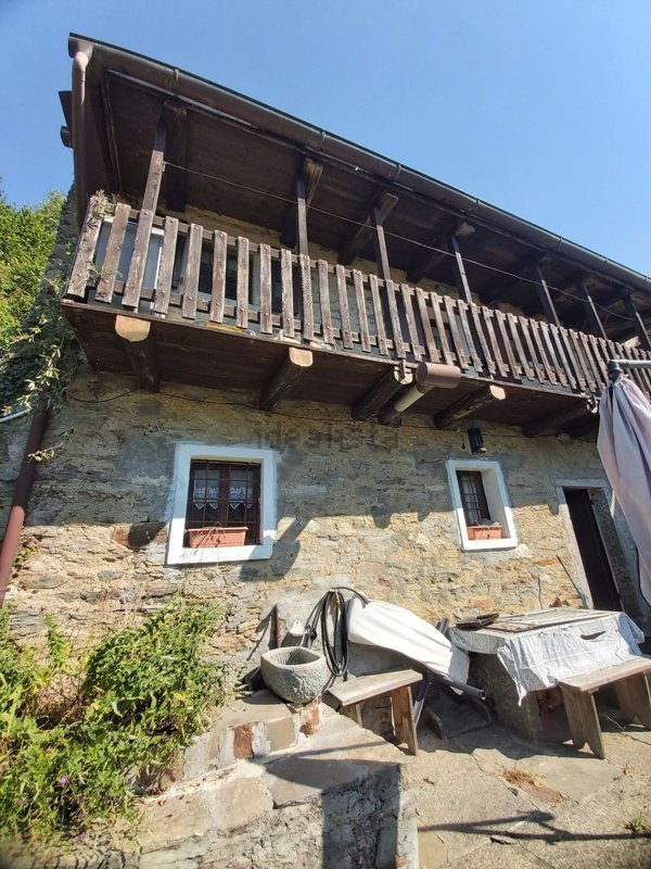 casa indipendente in vendita a Cossogno in zona Cicogna