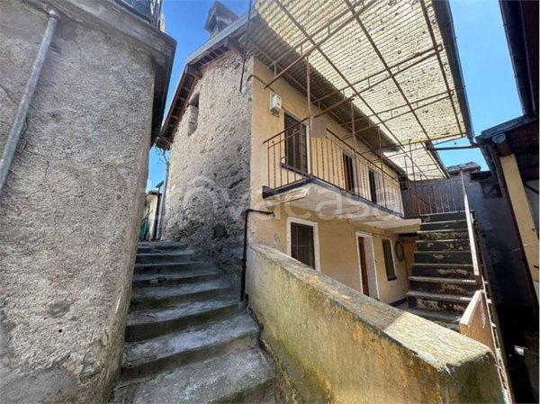 casa indipendente in vendita a Cossogno