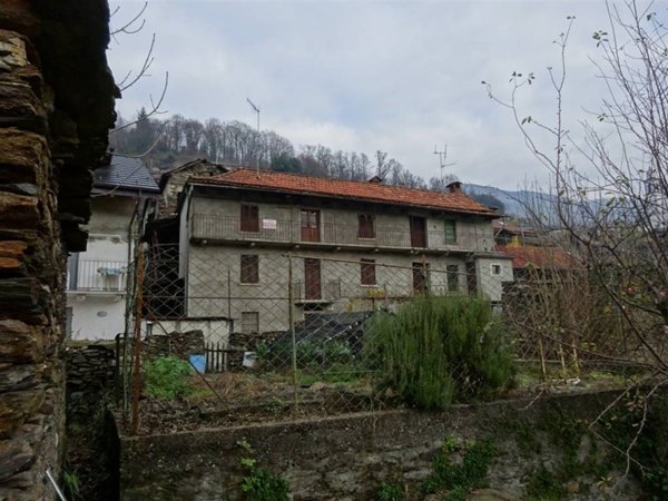 casa indipendente in vendita a Cossogno