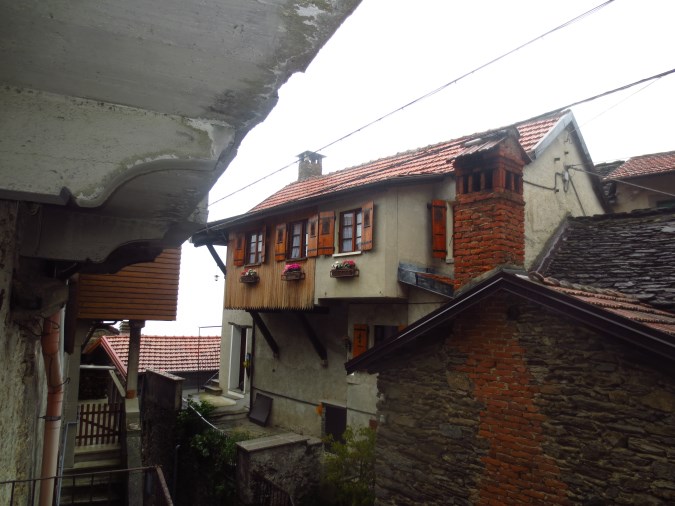 casa indipendente in vendita a Cossogno in zona Ungiasca