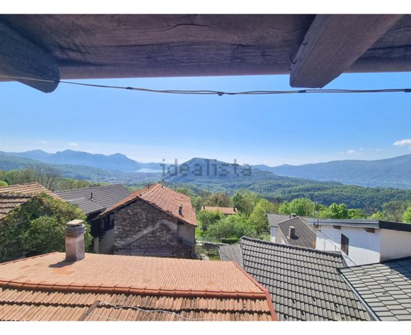 appartamento in vendita a Cossogno in zona Ungiasca