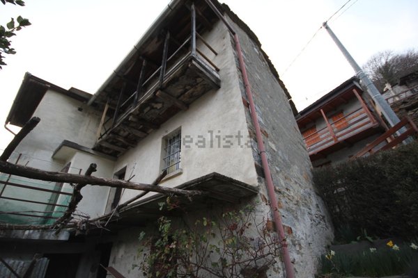casa indipendente in vendita a Cossogno in zona Ungiasca