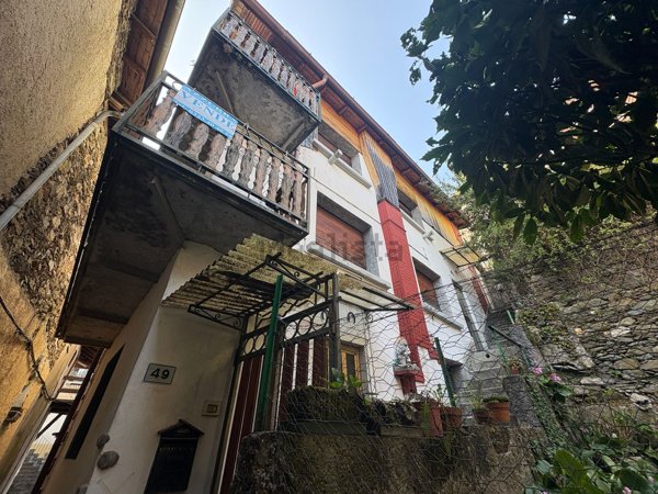 casa indipendente in vendita a Cossogno in zona Ungiasca