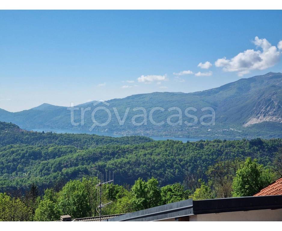 casa indipendente in vendita a Cossogno in zona Ungiasca