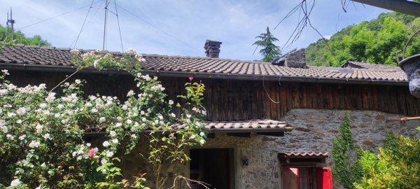 appartamento in vendita a Cossogno in zona Ungiasca