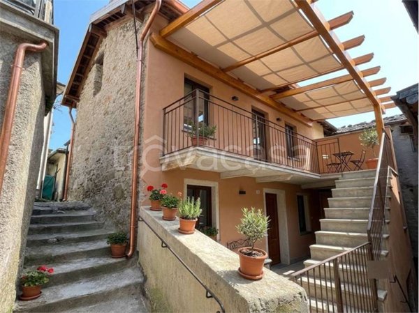 casa indipendente in vendita a Cossogno in zona Ungiasca