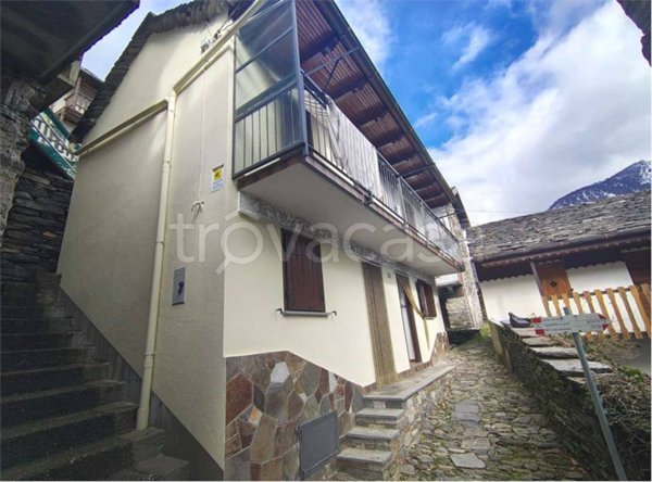 casa indipendente in vendita a Cossogno in zona Cicogna
