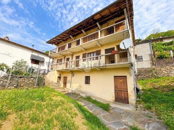casa indipendente in vendita a Cossogno