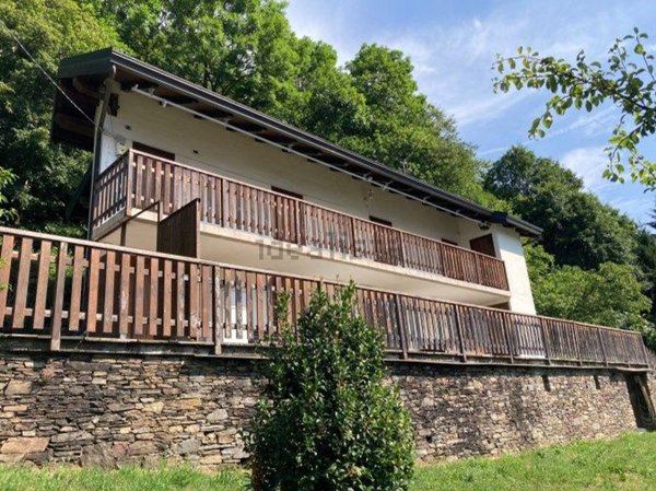 casa indipendente in vendita a Cossogno in zona Cicogna