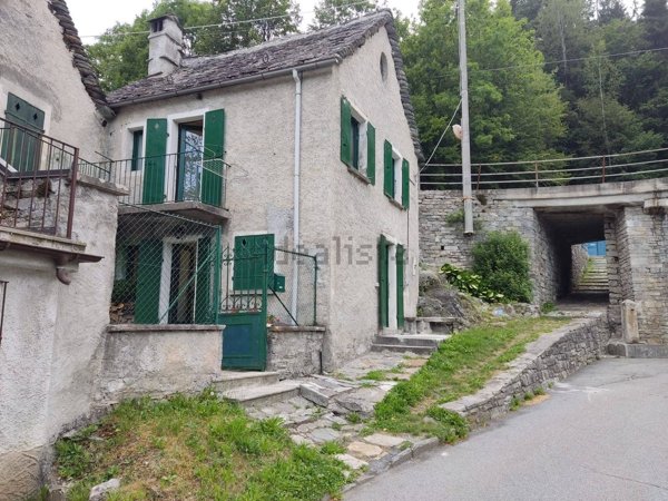 casa indipendente in vendita a Craveggia