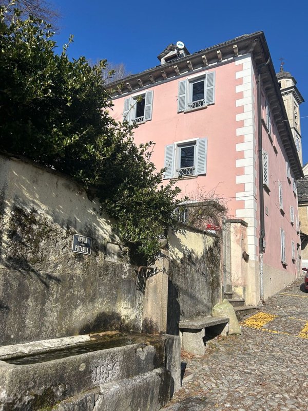 casa indipendente in vendita a Craveggia in zona Prestinone
