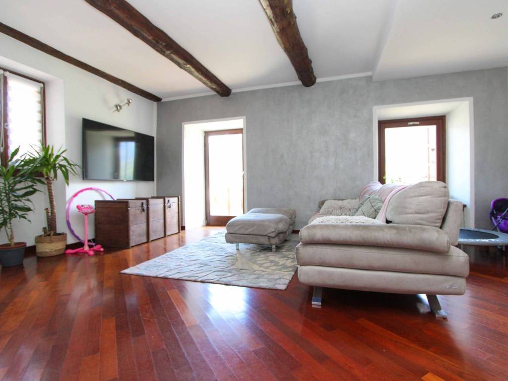 casa indipendente in vendita a Crevoladossola