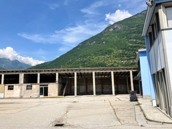locale commerciale in vendita a Crevoladossola