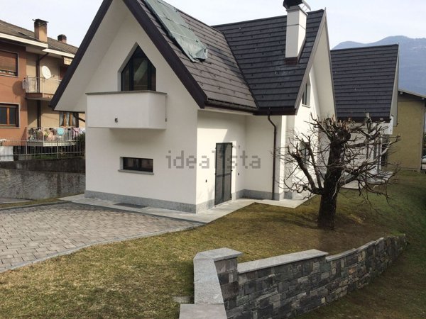 casa indipendente in vendita a Crevoladossola