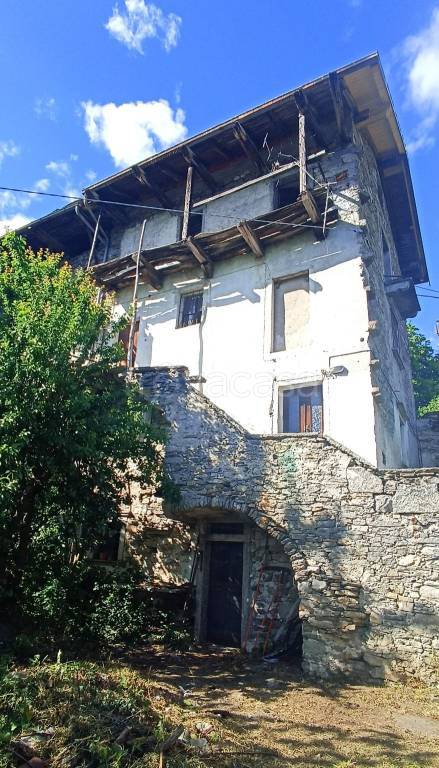 casa indipendente in vendita a Crevoladossola in zona Oira