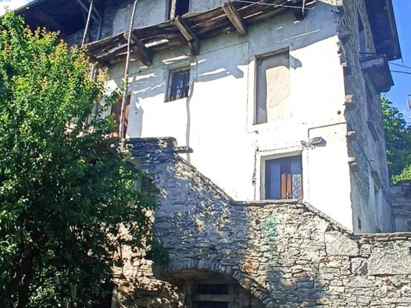casa indipendente in vendita a Crevoladossola in zona Oira